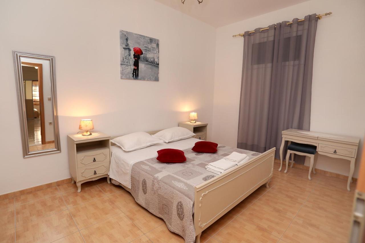 Vila Kuzmanic Trogir Exteriör bild